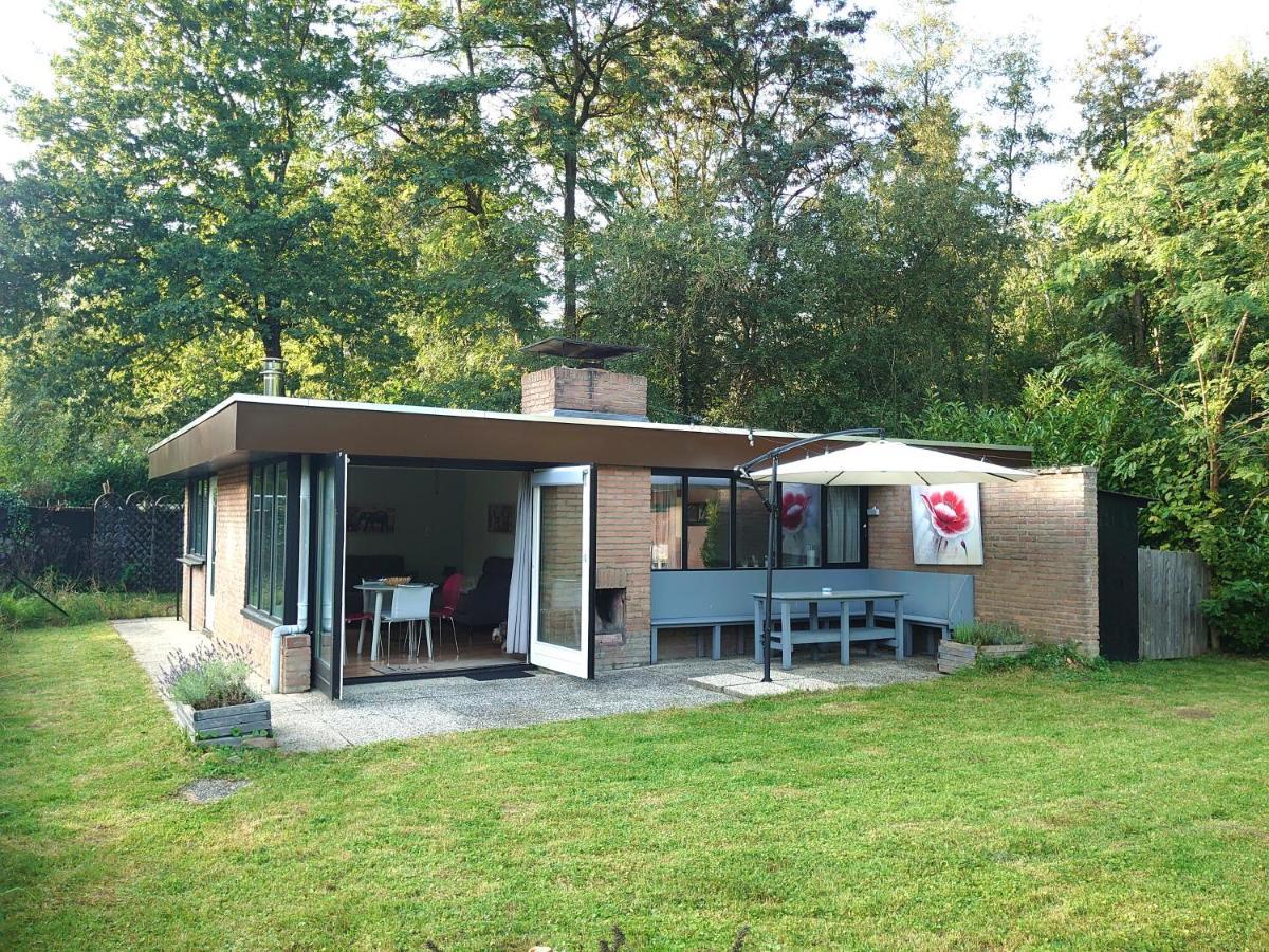 Zonnige Vrijstaande Bungalow In Prachtige Omgeving! Rekem エクステリア 写真